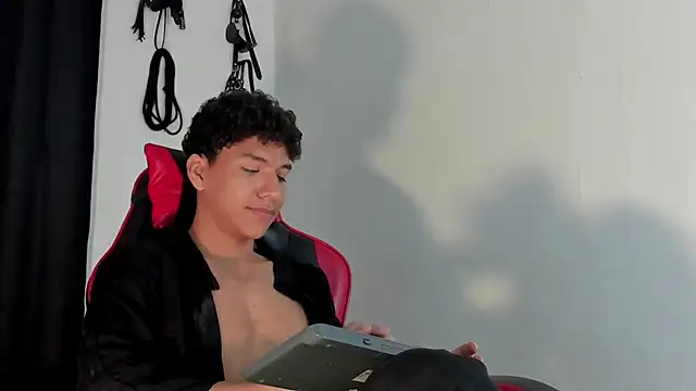 Maximiliano_Khalil live sex cam