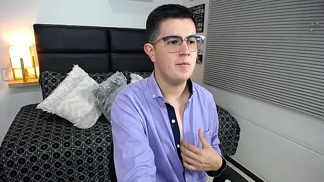 dylan_santiago_'s cam snapshot