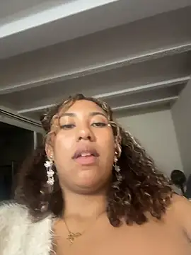 lauraltt live sex cam