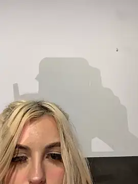 Steffi_Snowbunny live sex cam