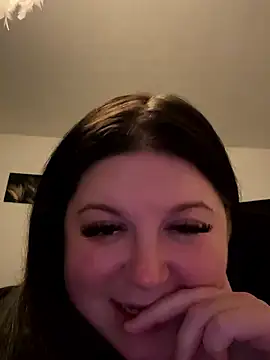 Curvybrunette1998's cam snapshot