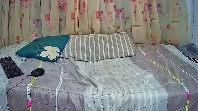 B-Slut's cam snapshot