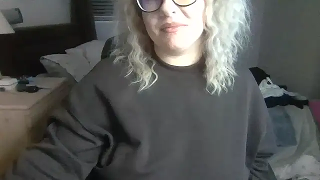 IvyWifey's cam snapshot