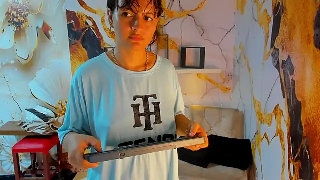 MiaBella18's cam snapshot