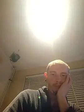 piercingpik's cam snapshot