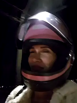 Irresistible24 live sex cam