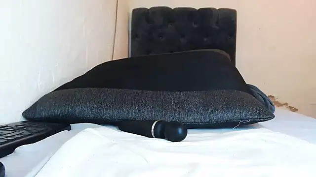 Beverlygurlx6 live sex cam