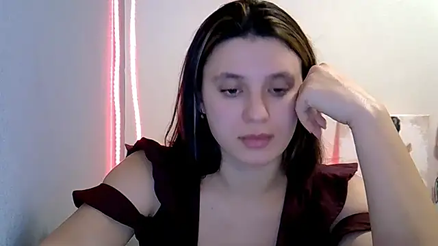 KiraHoney live sex cam