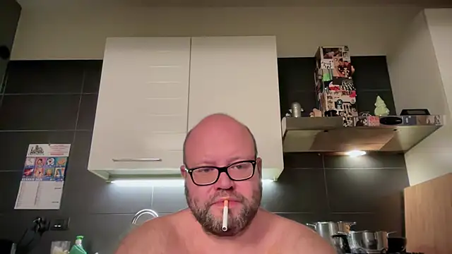 theitalianbear live sex cam
