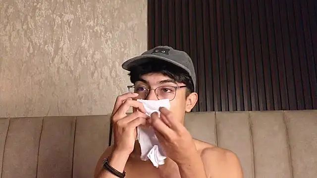 Aaron_Eze live sex cam