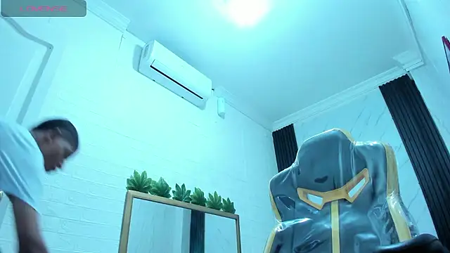 _erick_j's cam snapshot