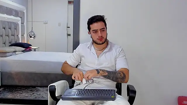 Ethan_Greys's cam snapshot