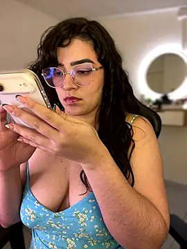 Lia_flowers's cam snapshot