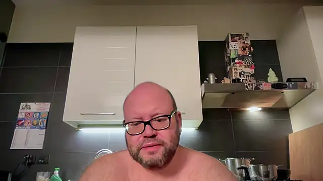 theitalianbear live sex cam
