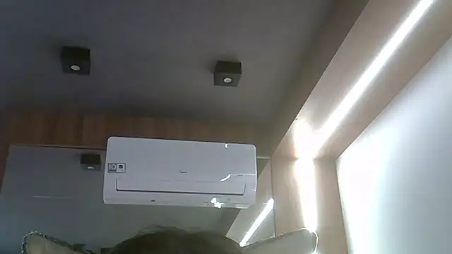 SkinnyKitten live sex cam