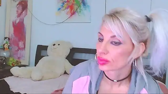 HoneyLara's cam snapshot