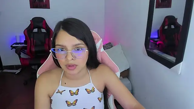 jessi_and_boy's cam snapshot