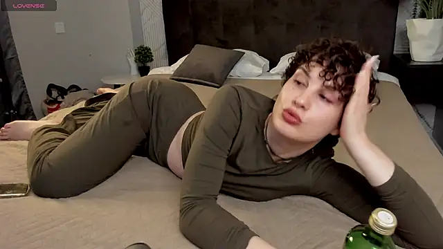 Adeline_Perle's cam snapshot