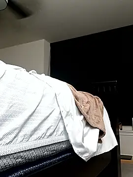 CumDumpPig83's cam snapshot