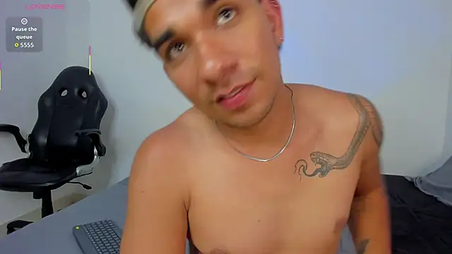 valentino_santoss live sex cam