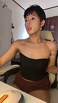 Plaxtique live sex cam