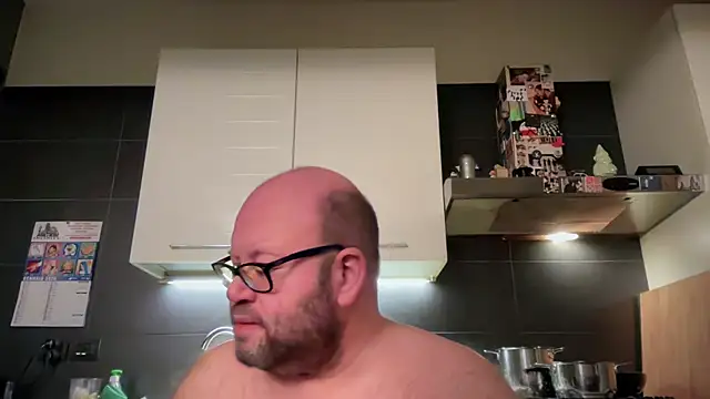 theitalianbear live sex cam