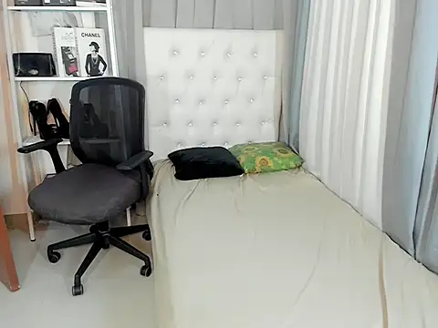 Yourdreamgoddess live sex cam