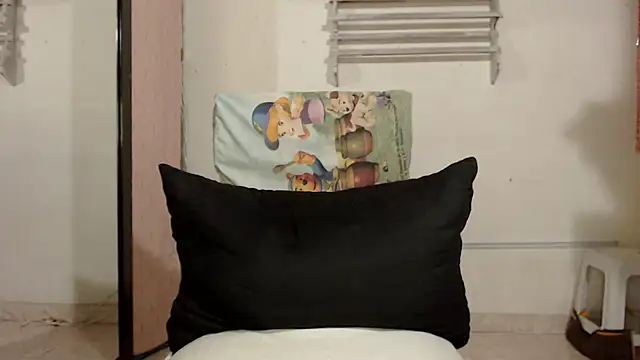 Estefani_32's cam snapshot