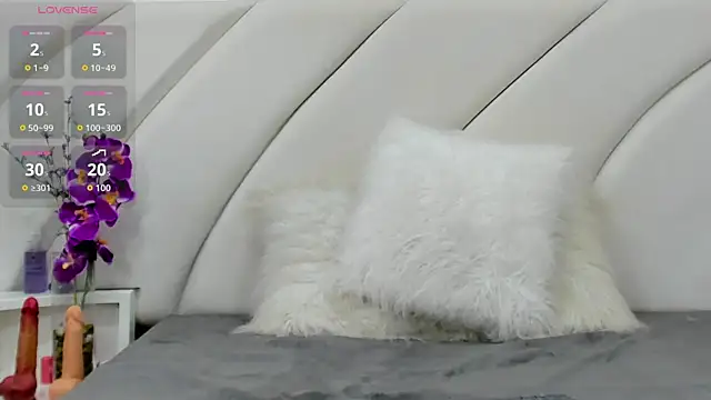 EloiseMontclair's cam snapshot