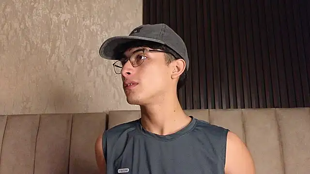 Aaron_Eze live sex cam