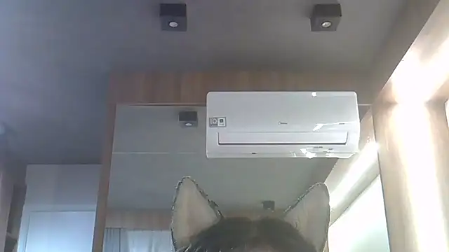 SkinnyKitten live sex cam