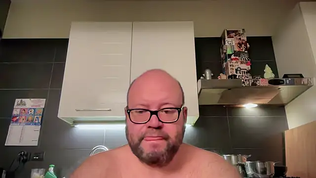 theitalianbear live sex cam