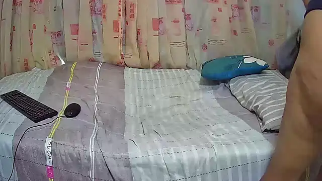 B-Slut's cam snapshot