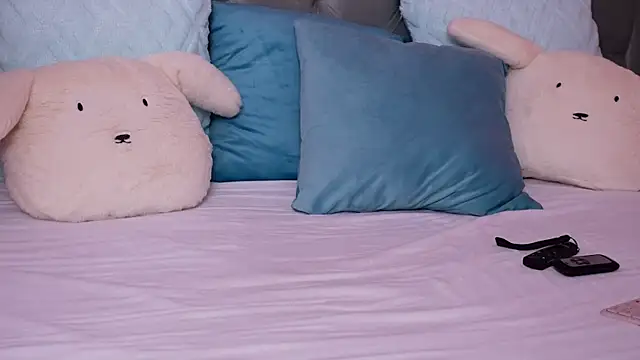 LucyAddison live sex cam