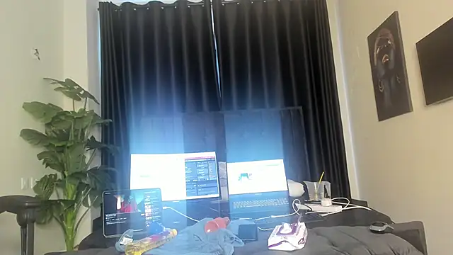 naughty_bigass live sex cam