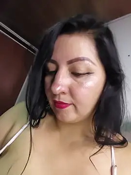 HOTKITTEN_LATINAXX's cam snapshot