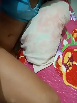 Fannyfoxfi live sex cam