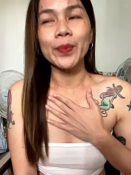Phinyapath live sex cam