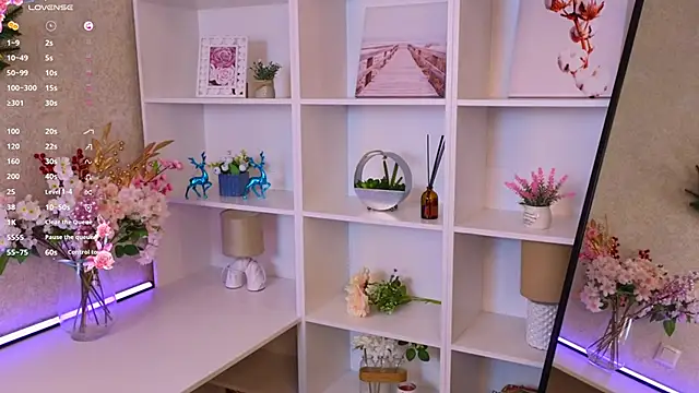 TraciMyntti live sex cam