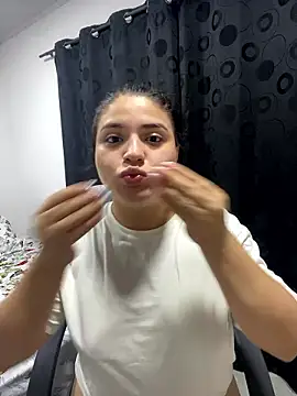 pareja_curiosa19's cam snapshot