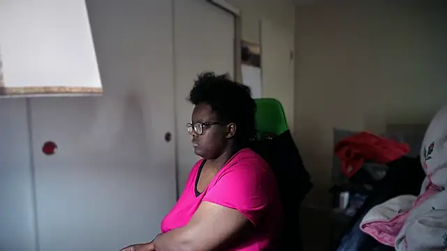 -Yagurlwest's cam snapshot