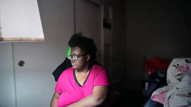 -Yagurlwest's cam snapshot