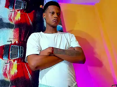 aunstin_mohamme's cam snapshot