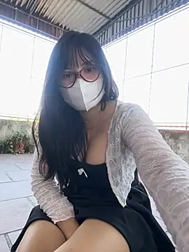 hide_from_colleagues's cam snapshot