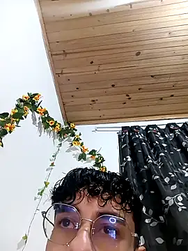 2_milo_verus_4's cam snapshot