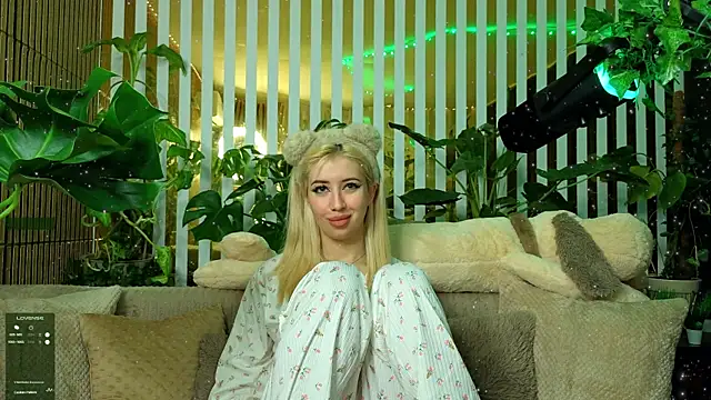 FlowweerGirl live sex cam