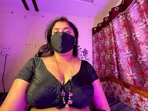 LouleyRanii live sex cam