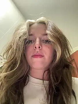 LoraaDoll live sex cam