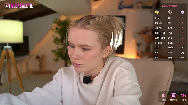 LexieLoree live sex cam