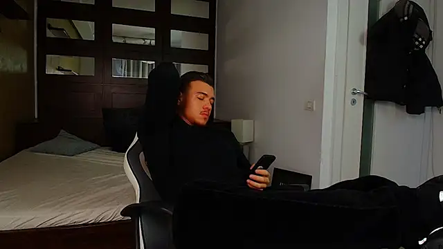 ElijahThorne live sex cam